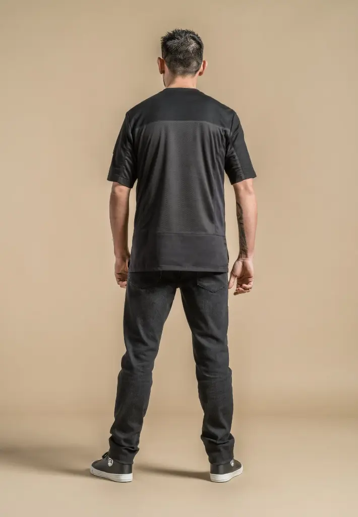b-shirt black 4.webp