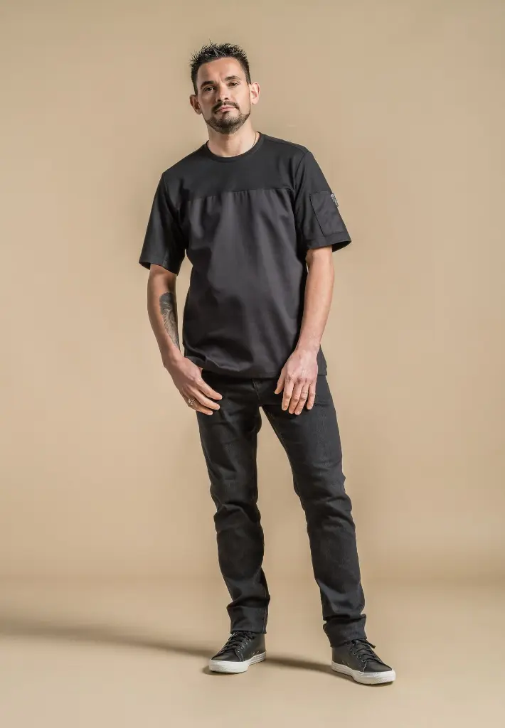 b-shirt black 2.webp